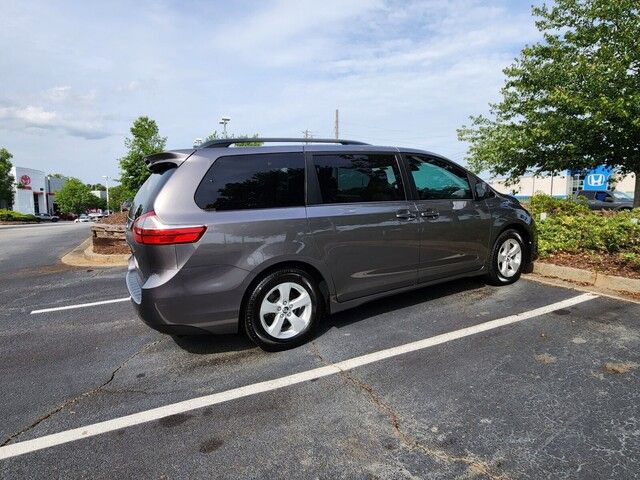 2018 Toyota Sienna LE