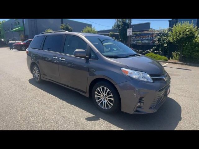 2018 Toyota Sienna XLE