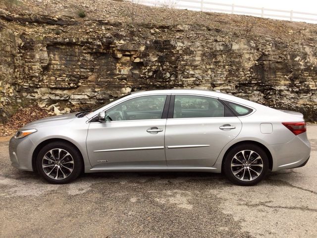 2018 Toyota Avalon Hybrid XLE Premium