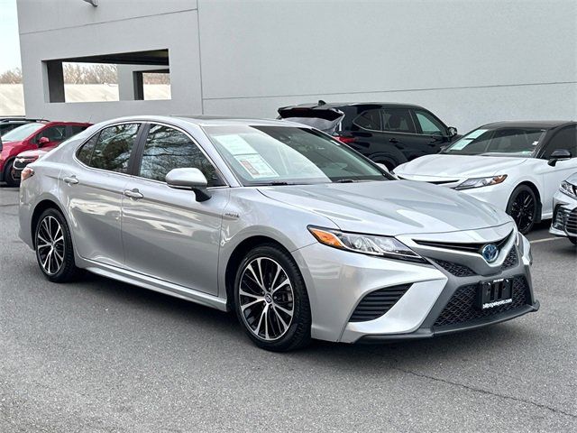2018 Toyota Camry Hybrid SE