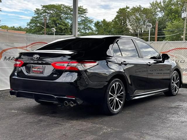 2018 Toyota Camry SE