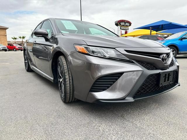 2018 Toyota Camry SE