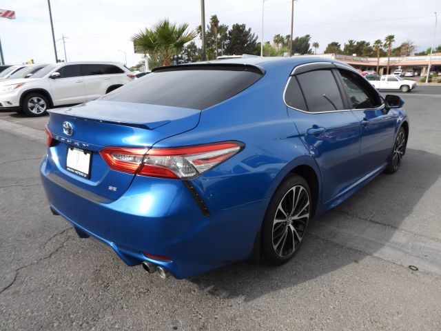 2018 Toyota Camry SE
