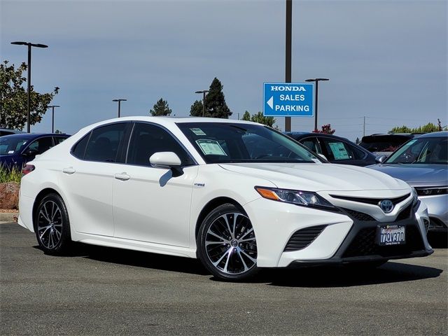 2018 Toyota Camry Hybrid SE