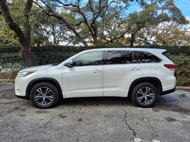 2018 Toyota Highlander LE