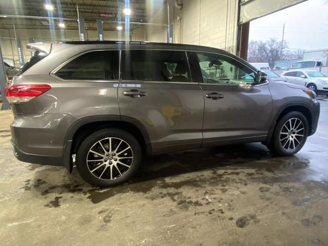 2018 Toyota Highlander SE