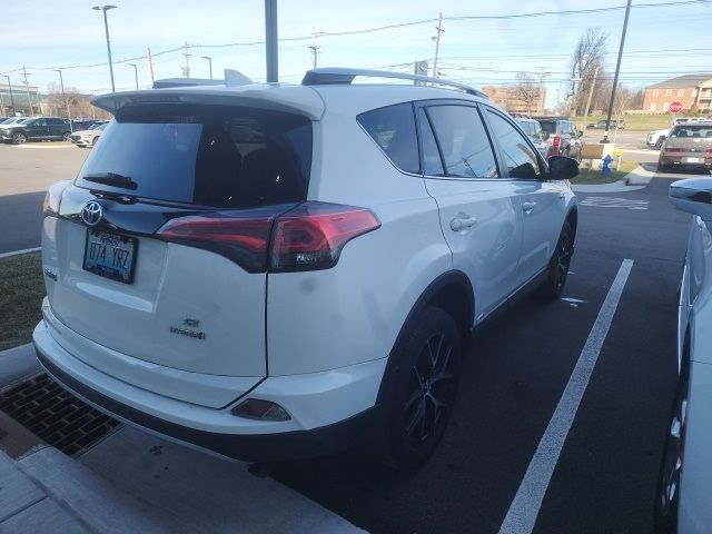 2018 Toyota RAV4 Hybrid SE