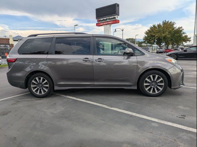 2018 Toyota Sienna 