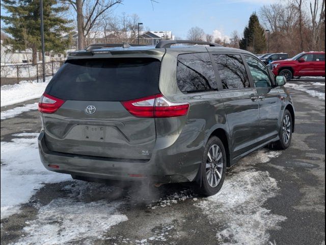 2018 Toyota Sienna XLE