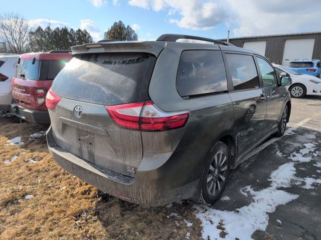 2018 Toyota Sienna XLE