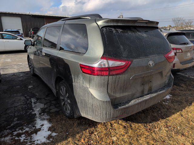 2018 Toyota Sienna XLE