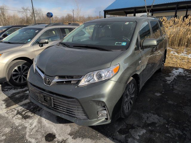 2018 Toyota Sienna XLE