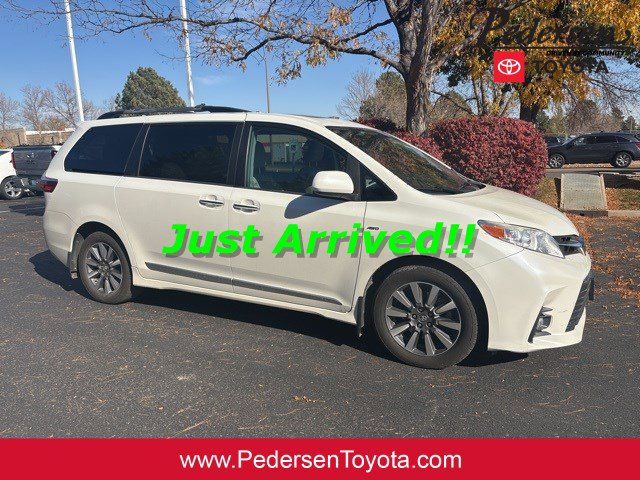 2018 Toyota Sienna 