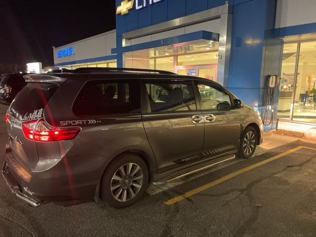 2018 Toyota Sienna 