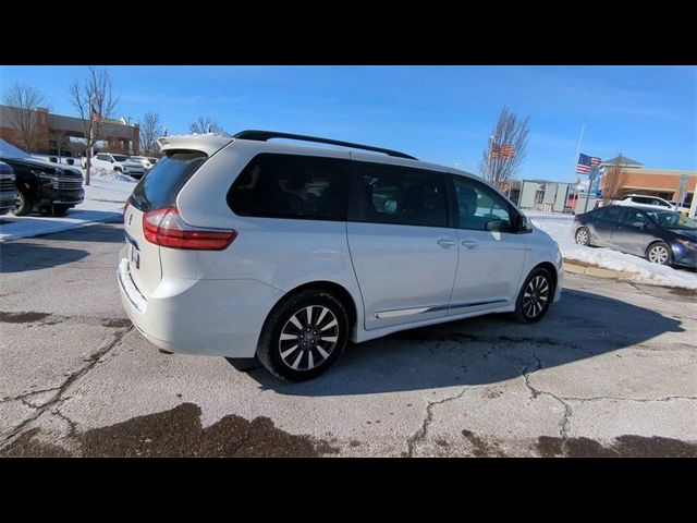 2018 Toyota Sienna 