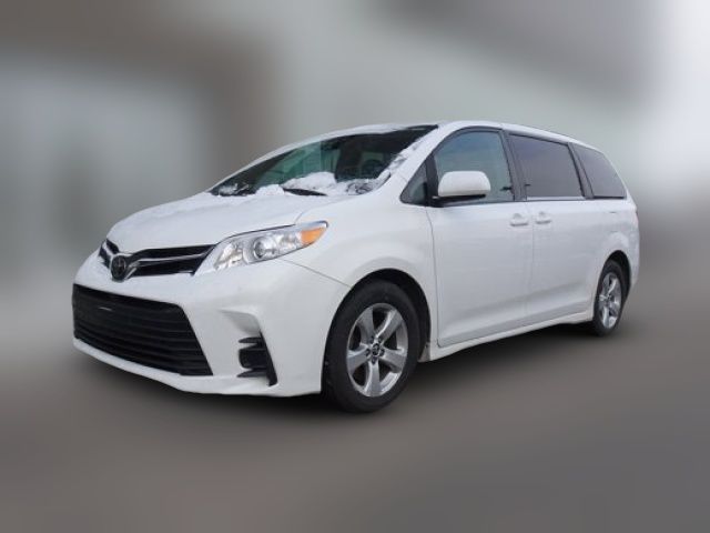 2018 Toyota Sienna LE