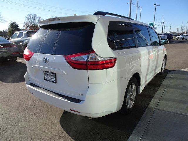 2018 Toyota Sienna LE