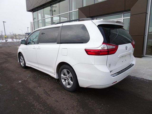 2018 Toyota Sienna LE