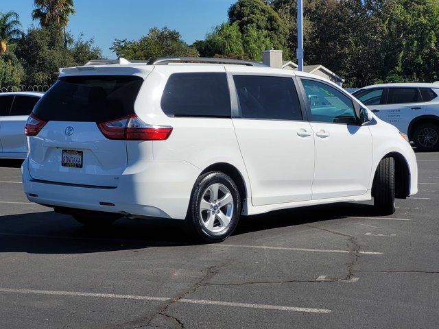 2018 Toyota Sienna 