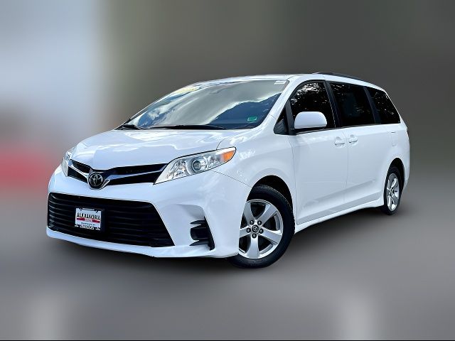 2018 Toyota Sienna LE