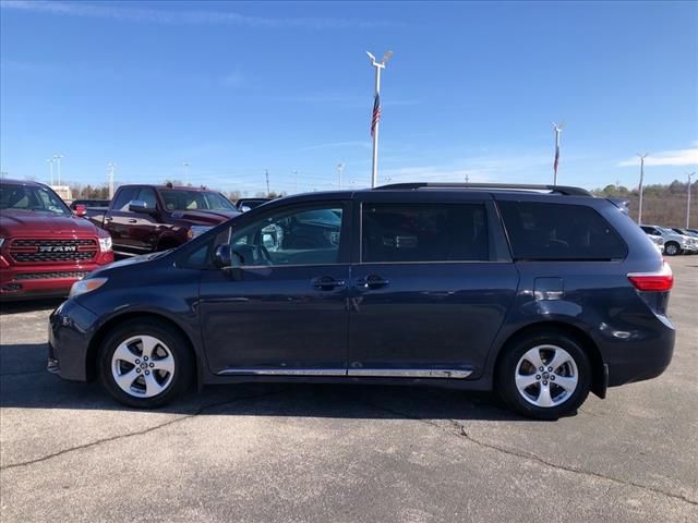 2018 Toyota Sienna LE