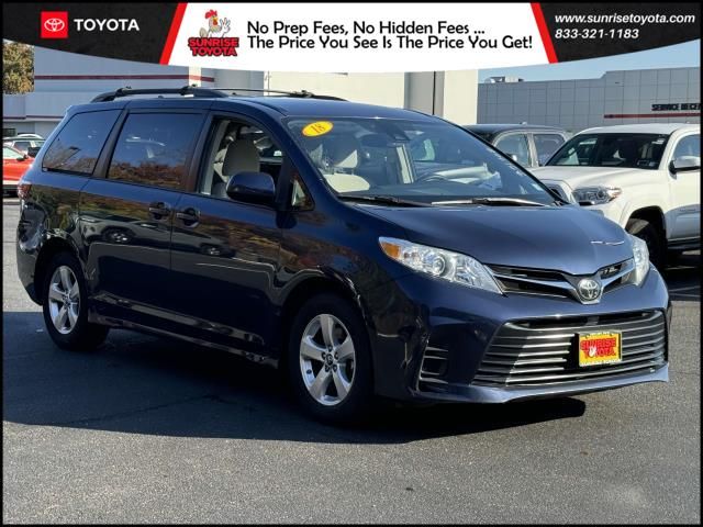 2018 Toyota Sienna LE Auto Access Seat