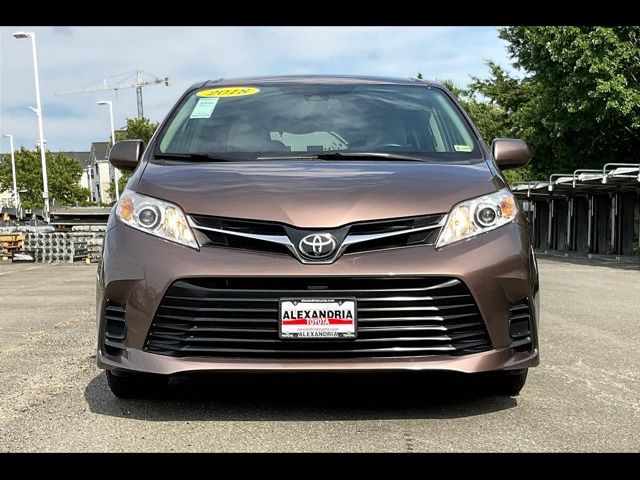 2018 Toyota Sienna LE