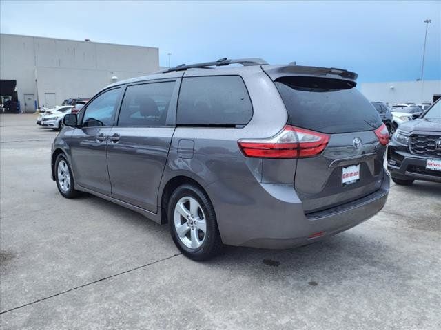 2018 Toyota Sienna LE