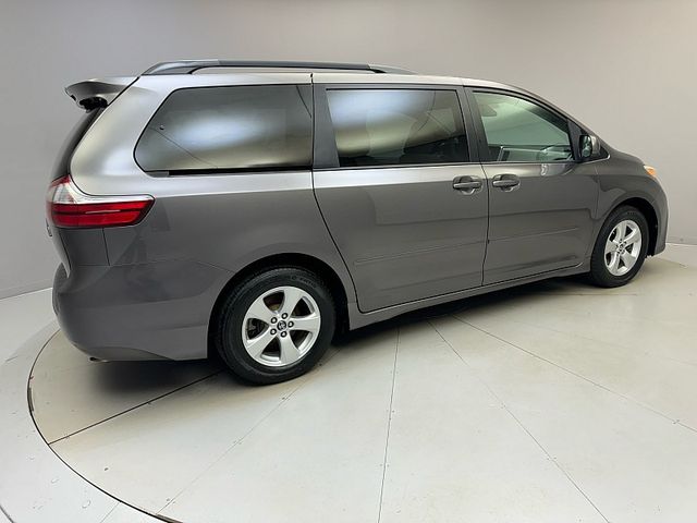 2018 Toyota Sienna 