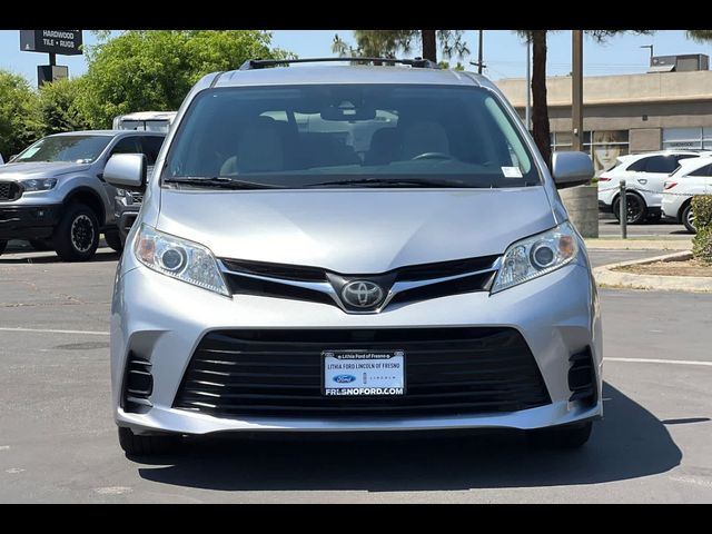 2018 Toyota Sienna LE