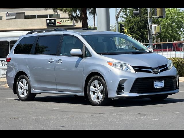 2018 Toyota Sienna LE