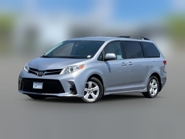 2018 Toyota Sienna LE
