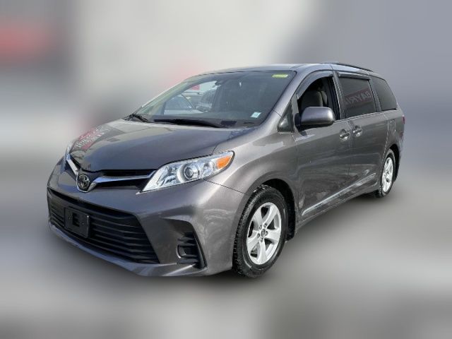 2018 Toyota Sienna LE Auto Access Seat