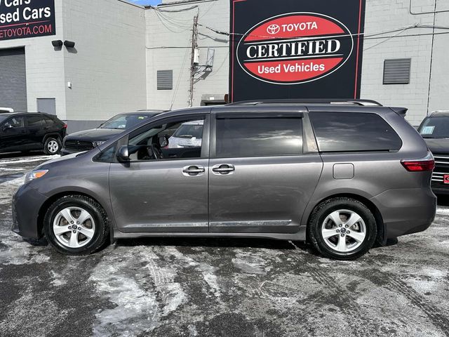 2018 Toyota Sienna LE Auto Access Seat