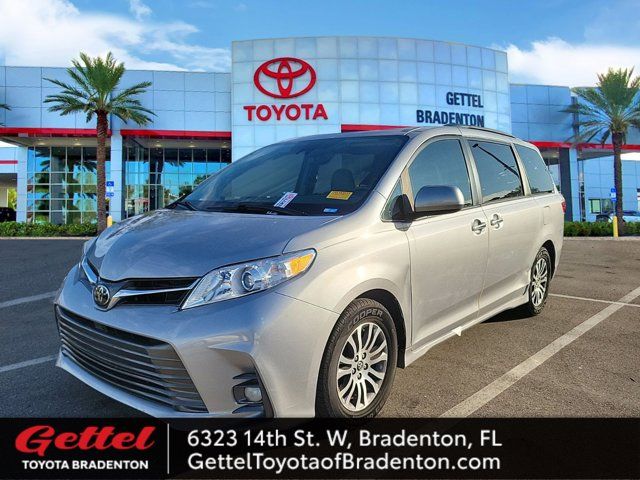 2018 Toyota Sienna XLE