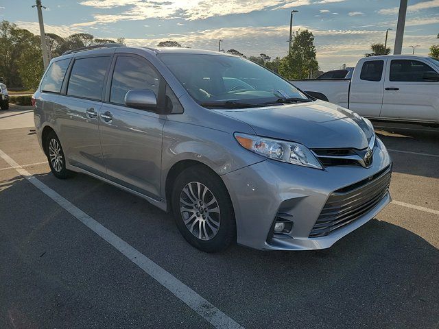 2018 Toyota Sienna XLE