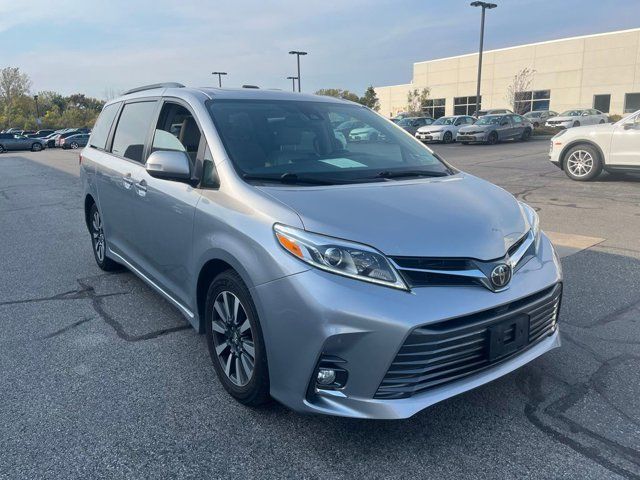 2018 Toyota Sienna 