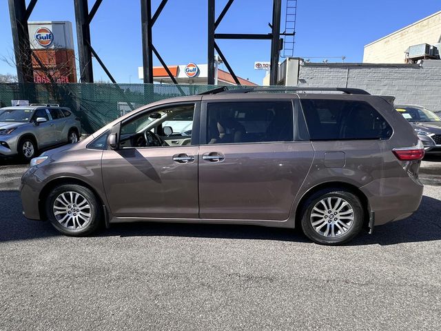 2018 Toyota Sienna XLE