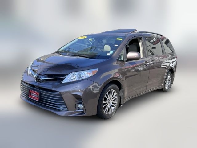 2018 Toyota Sienna XLE