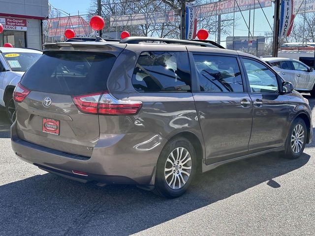 2018 Toyota Sienna XLE