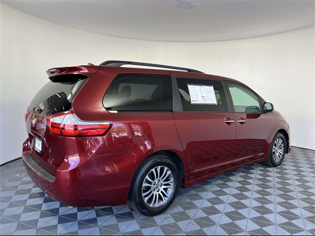 2018 Toyota Sienna XLE