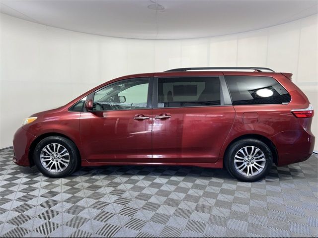 2018 Toyota Sienna XLE