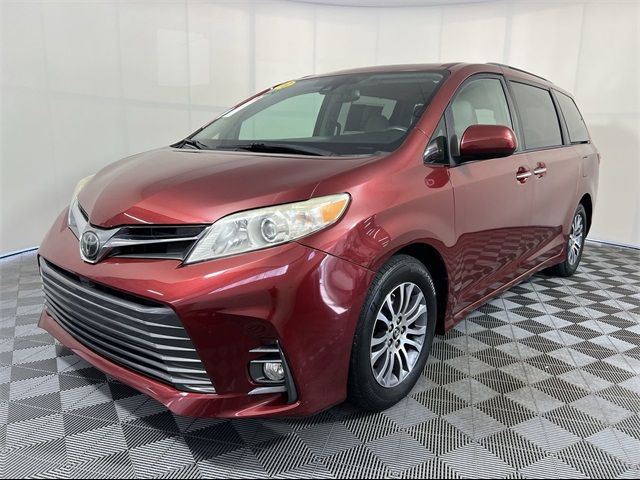 2018 Toyota Sienna XLE