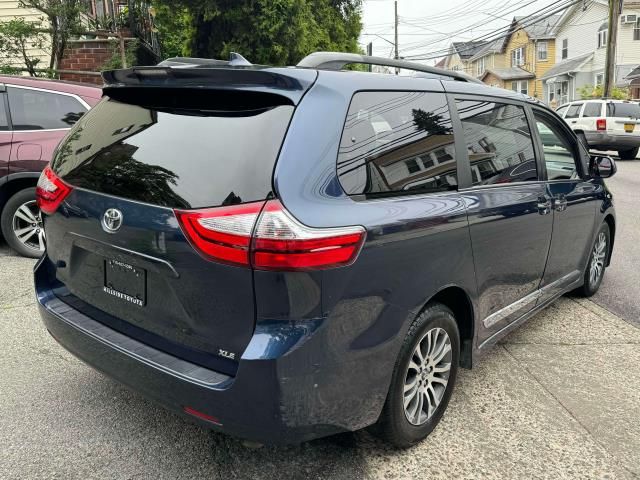 2018 Toyota Sienna XLE Premium