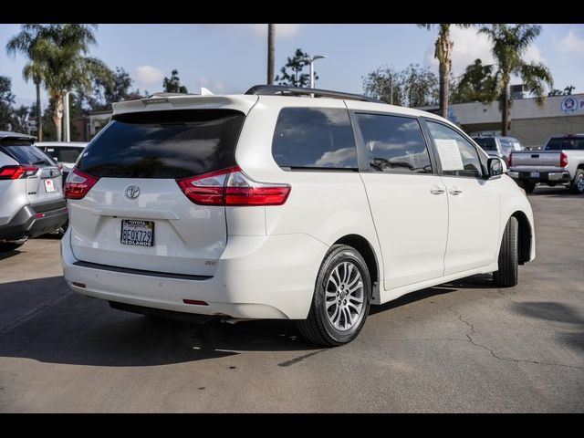 2018 Toyota Sienna XLE