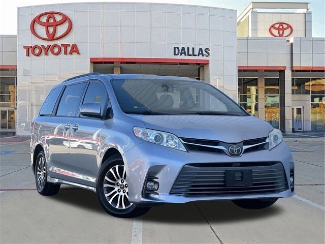 2018 Toyota Sienna XLE