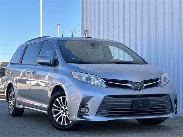 2018 Toyota Sienna XLE