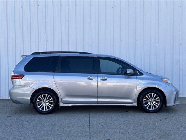 2018 Toyota Sienna XLE