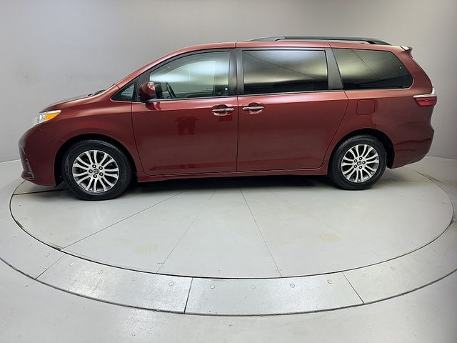 2018 Toyota Sienna 