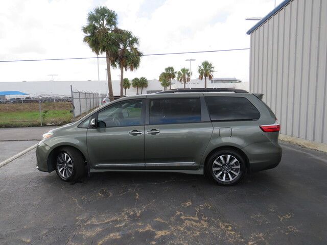 2018 Toyota Sienna XLE Auto Access Seat